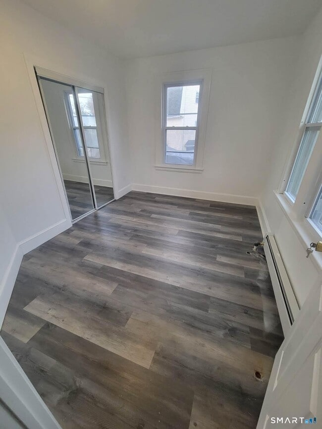 Building Photo - 117 Tudor St