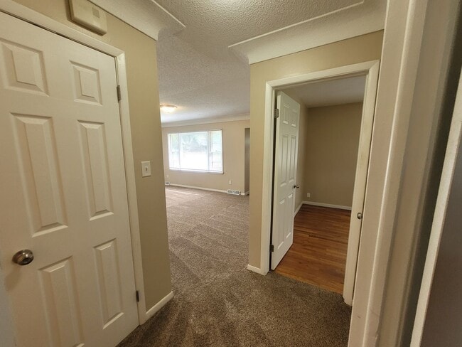 Building Photo - 2 Bedroom, 1 Bathroom Home 5 Minutes from Downtown!