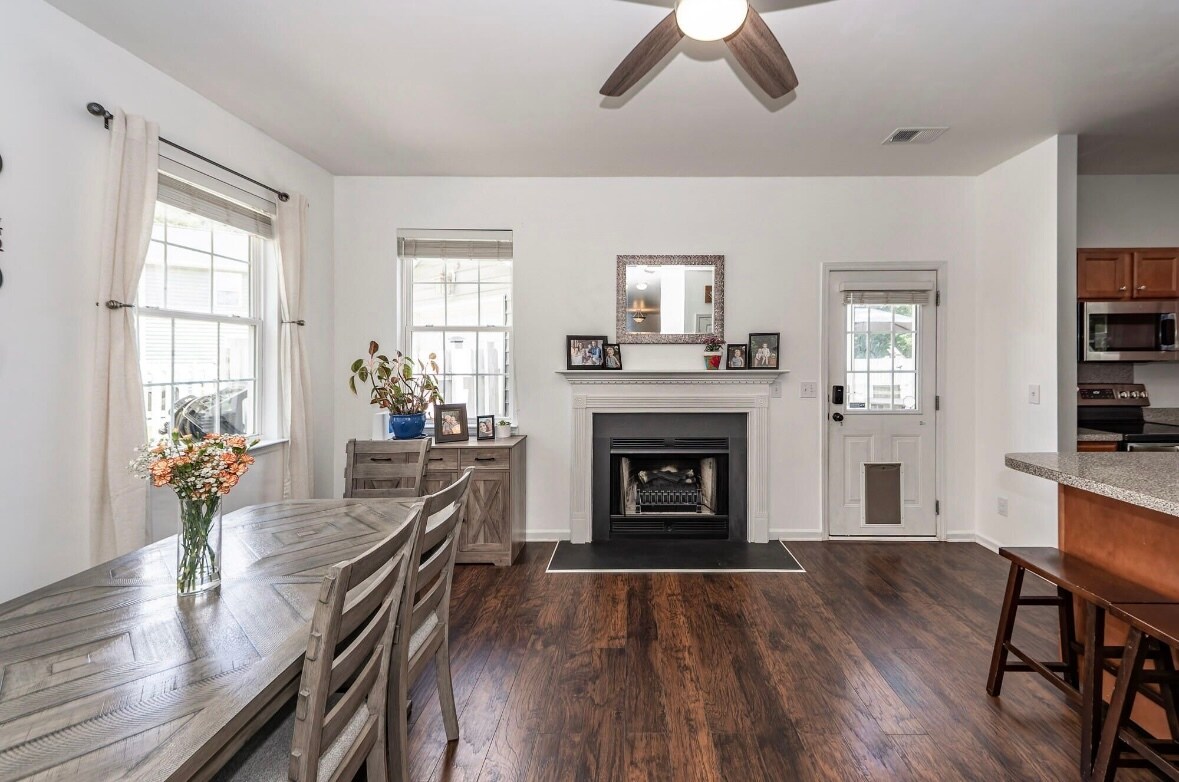 Building Photo - 1418 Whispering Oaks Trl