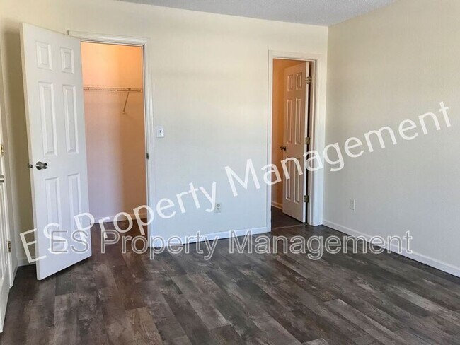 Building Photo - 5742 Ashcroft Dr