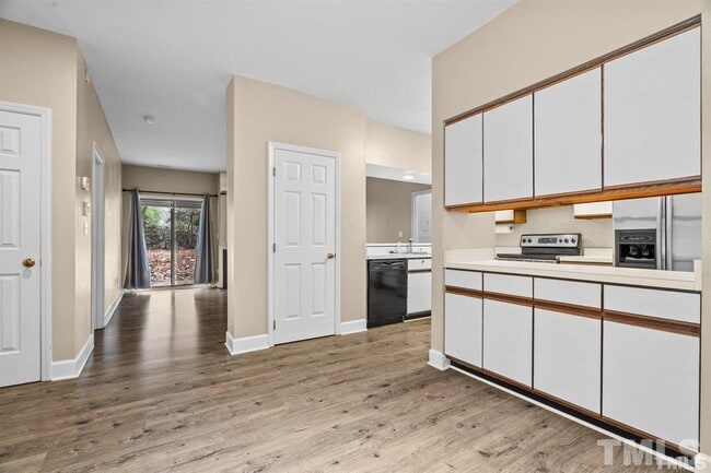 Building Photo - Sunpointe Condo #103