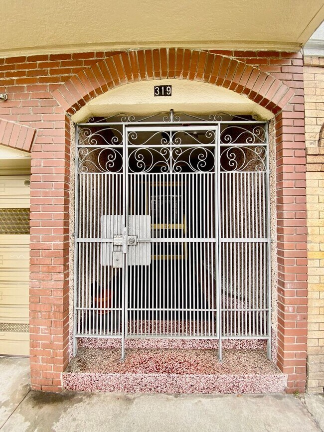 Building Photo - 319 24th Ave