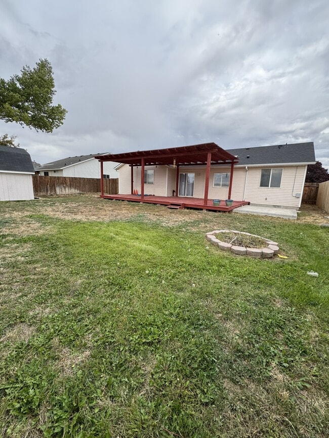 Building Photo - 1665 Targhee St