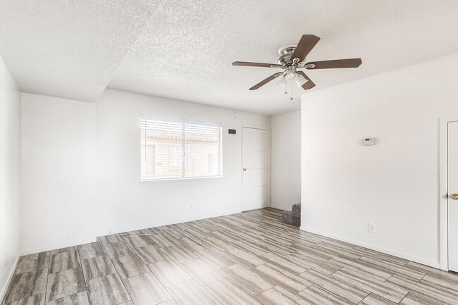 Building Photo - ADORABLE TOWN HOME with BALCONY and a GREAT SIZE PATIO/"BACKYARD"