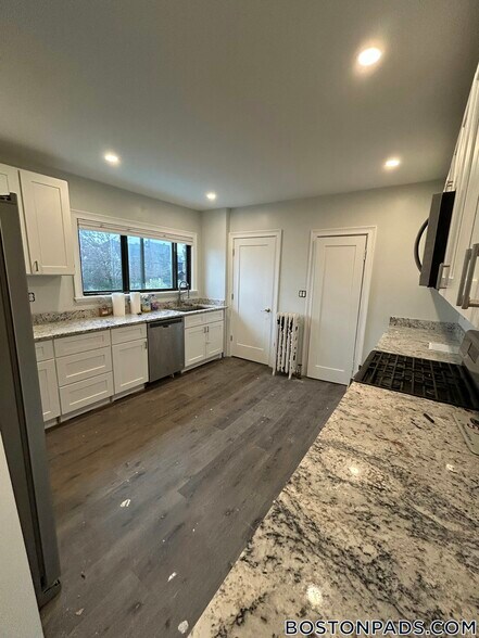 Building Photo - 6 Edgehill Rd