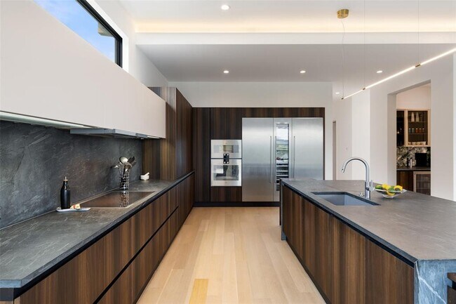 Building Photo - 4202 Serene Hills Dr