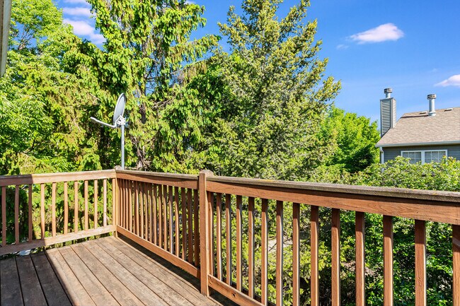 Building Photo - 2404 Golf Ridge Cir