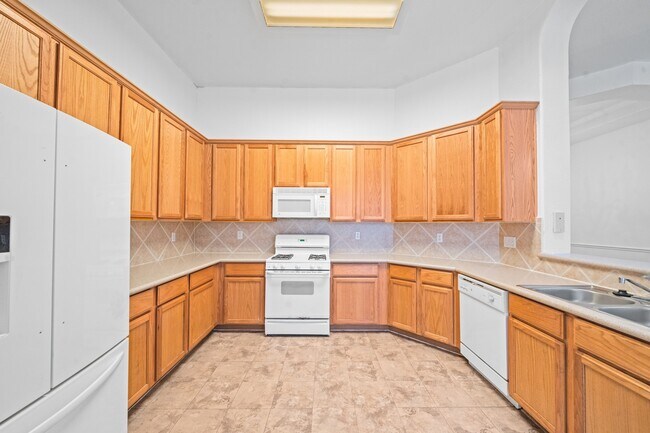Building Photo - 4815 Plum Forest Rd