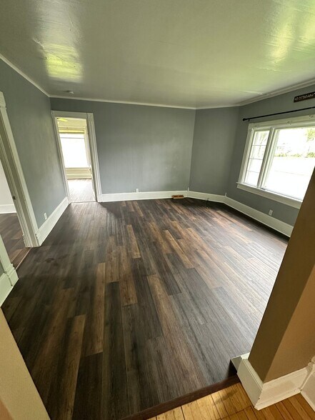 Building Photo - 204 Bly St