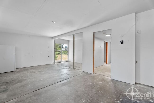 Building Photo - 4207 NE 59th Ave