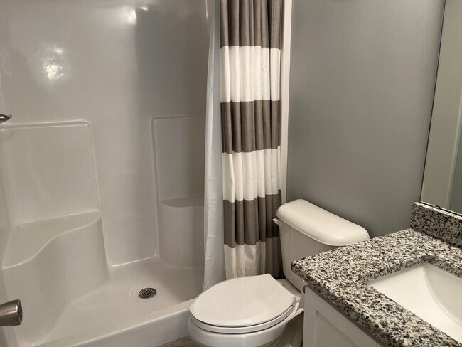 Building Photo - Remodeled 2 Bedroom, 2 Bath Furnished Cond...