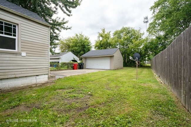 Building Photo - 28253 Schram St