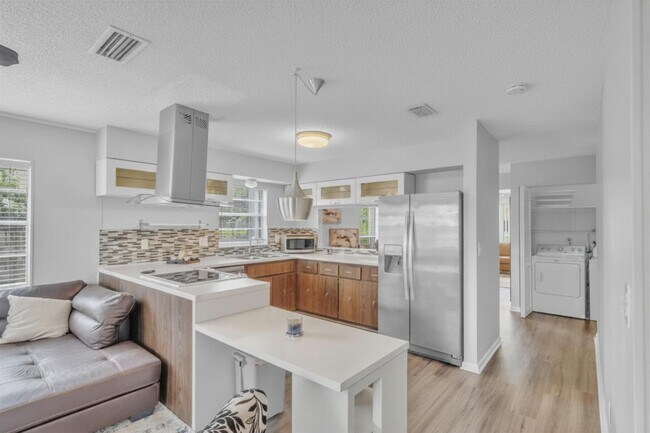 Building Photo - 1350 Riverside Cir