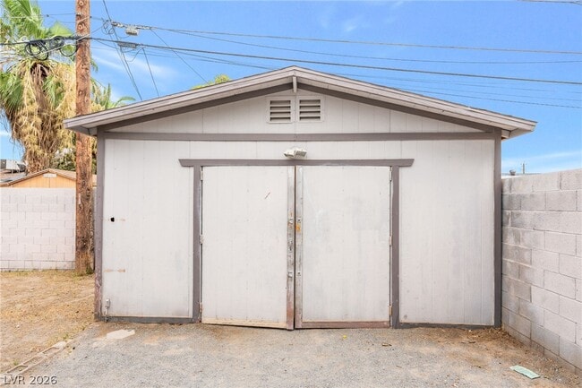 Building Photo - 4960 E Mohave Ave