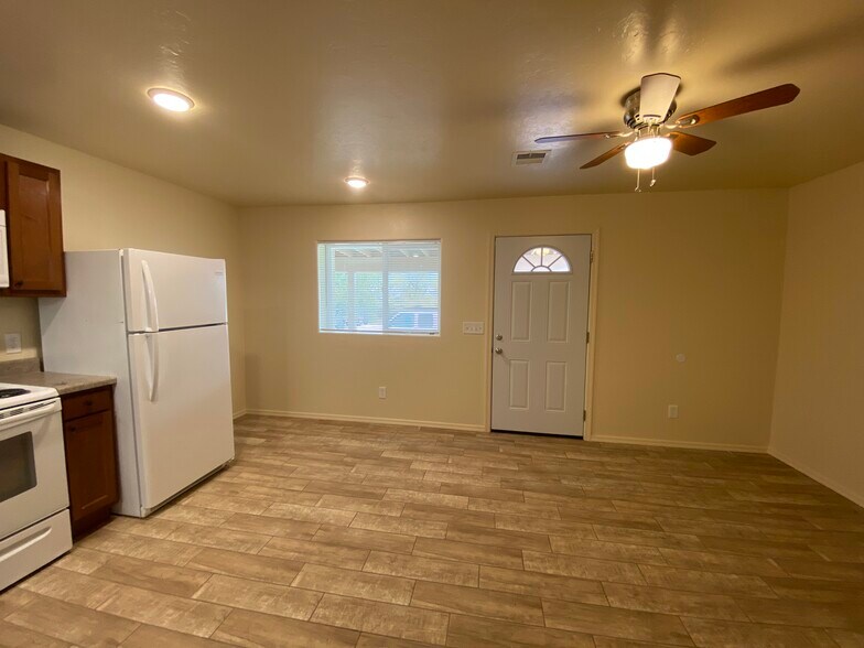 Building Photo - 1001 Elledge Dr