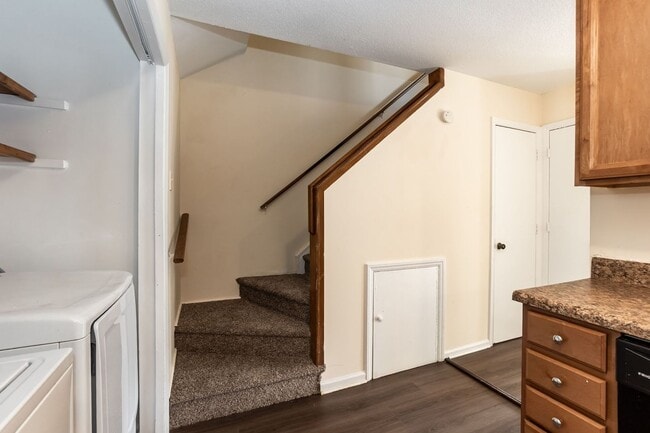 Building Photo - Move In Ready Two Bedroom Home!