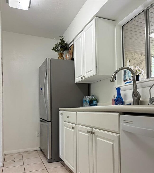 Building Photo - 4463 Rayfield Dr