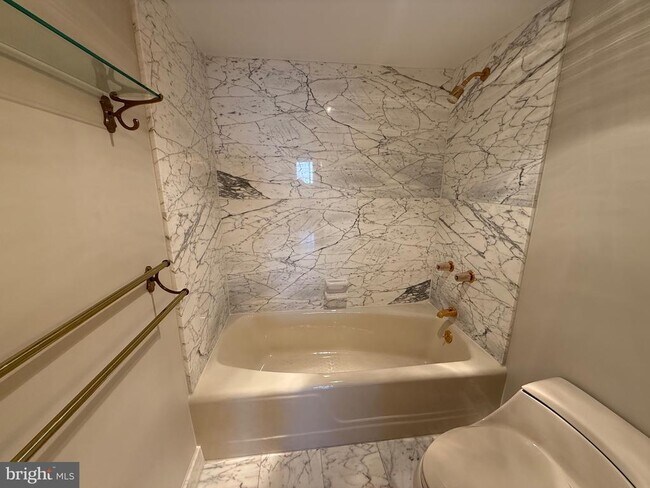 Building Photo - 1101 S Arlington Ridge Rd