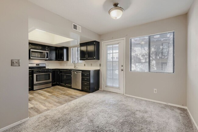 Building Photo - Townhome for Rent
