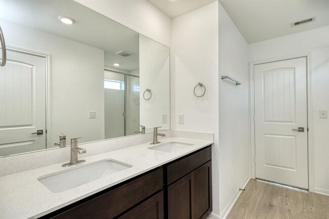 Building Photo - 409 Brody Ln