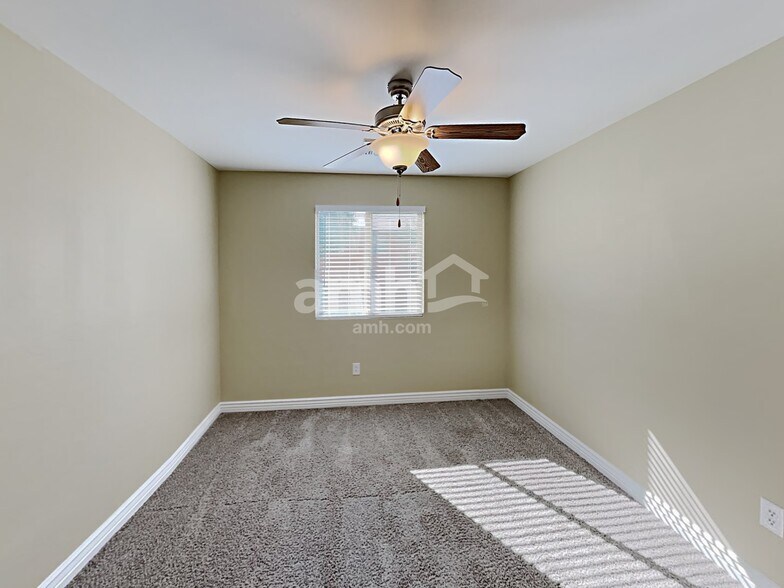 Building Photo - 8933 N Country Cove Tr