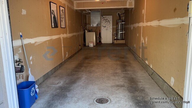 Building Photo - 445 Milan Dr