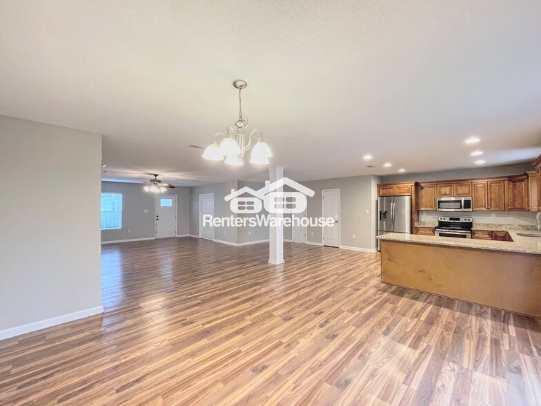 Building Photo - 3417 Peronne Ave