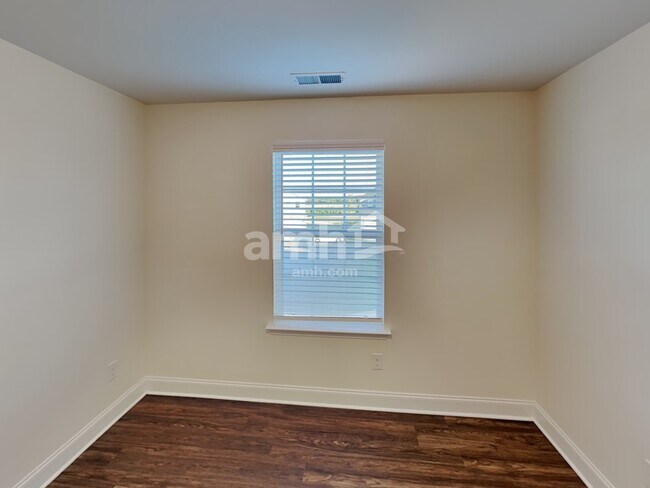 Building Photo - 2011 Bennett Dr