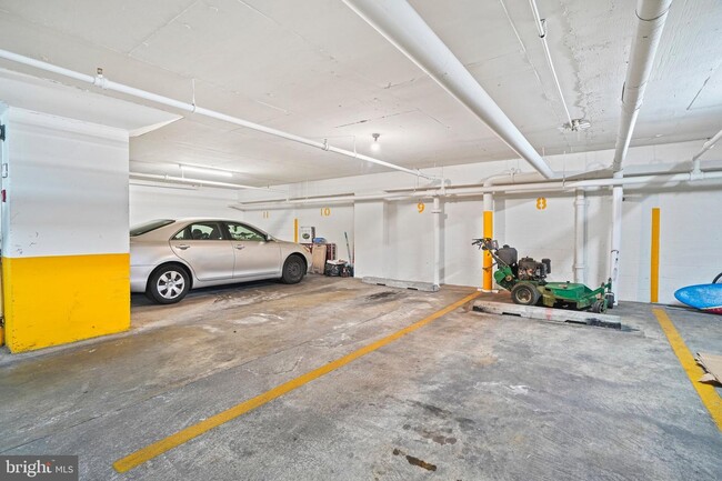 Garage parking space - 575 Thayer Ave