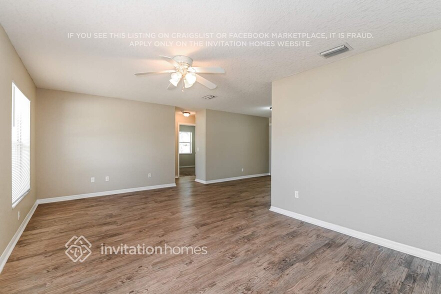 Building Photo - 3708 Fontainebleau St