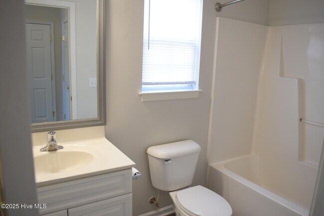 Building Photo - 708 Tabor Ln