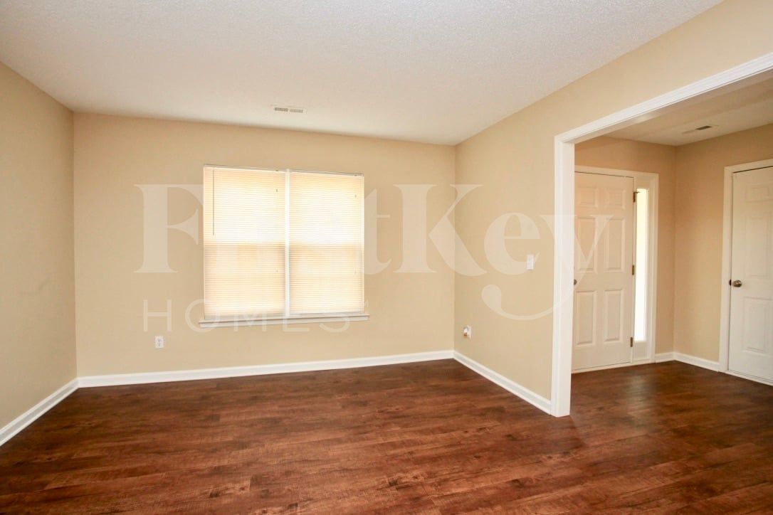 Building Photo - 906 Grassy Patch Ln