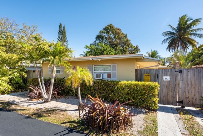 Building Photo - 1108 NW 5th Ave