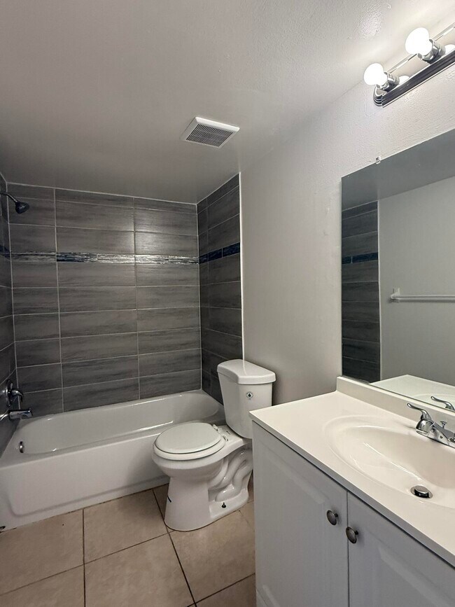 Building Photo - 2050 Oleander Blvd