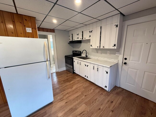 Building Photo - 11 Pearl Ln