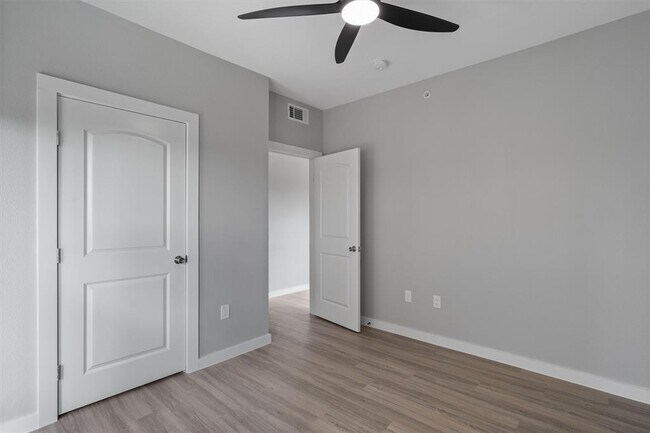 Building Photo - 2320 Gracy Farms Ln