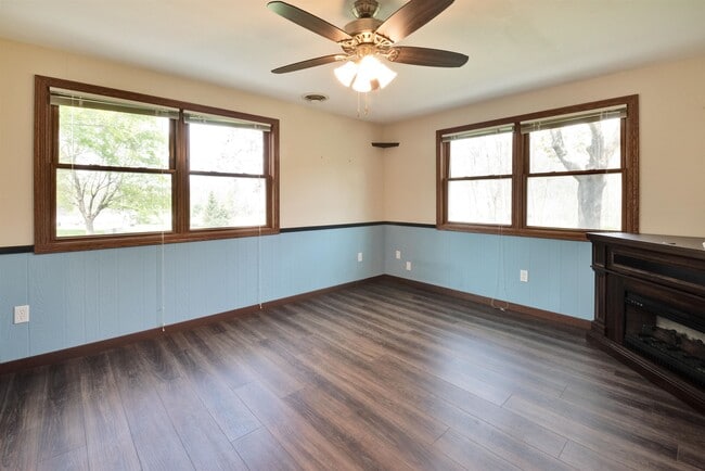 Building Photo - 1870 Sand Ridge Ct