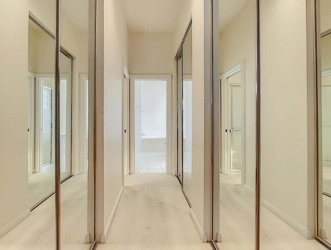 Building Photo - 8533 SE Palm Hammock Ln