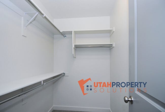 Building Photo - 1032 W 430 S