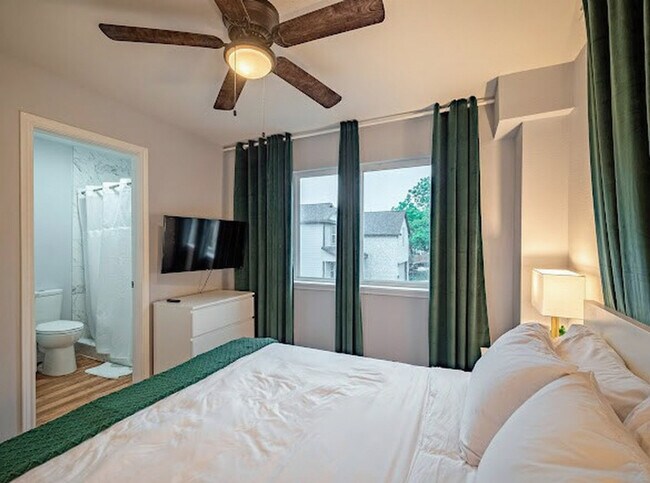 Building Photo - 3601 Anita St