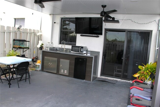 Building Photo - 470 NE 12th St