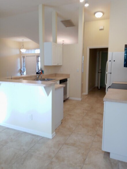 Building Photo - Charming 3-Bedroom Home in Port Charlotte, FL