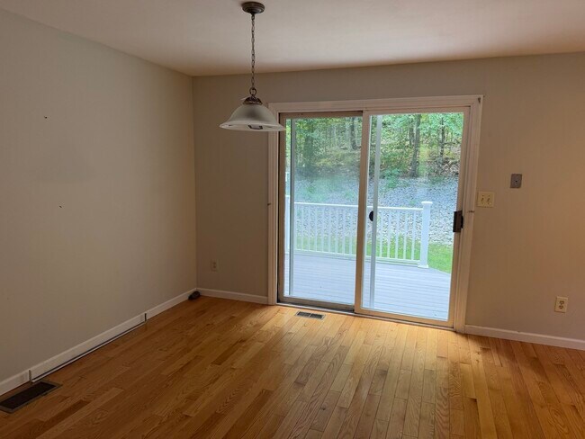 Building Photo - 4 Country Hollow Ln