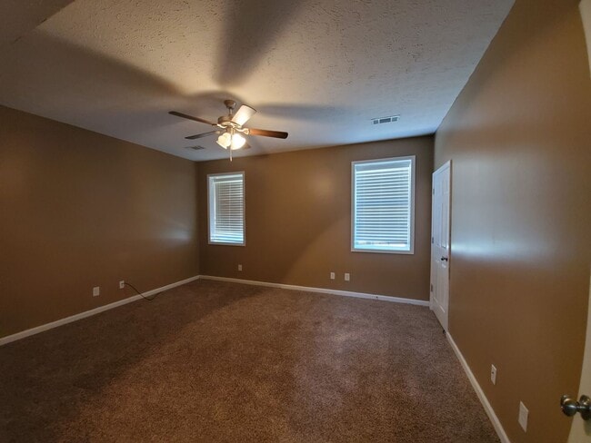 Building Photo - $250 OFF Move-In Rents Special!