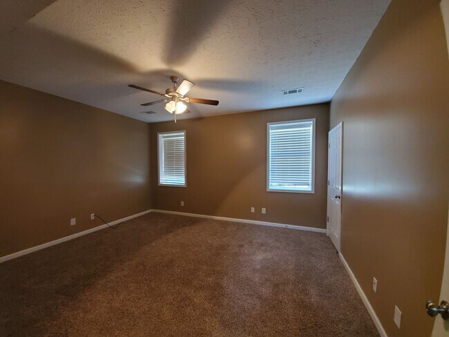 Building Photo - Holiday SPECIAL!! $500 OFF Your Move-In Co...