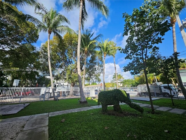 Building Photo - 557 Michigan Ave