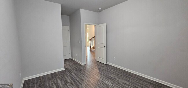 Building Photo - 352 Newshaw Dr