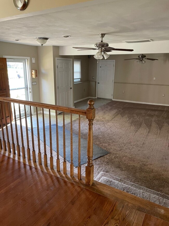 Building Photo - 518 Rita Dr