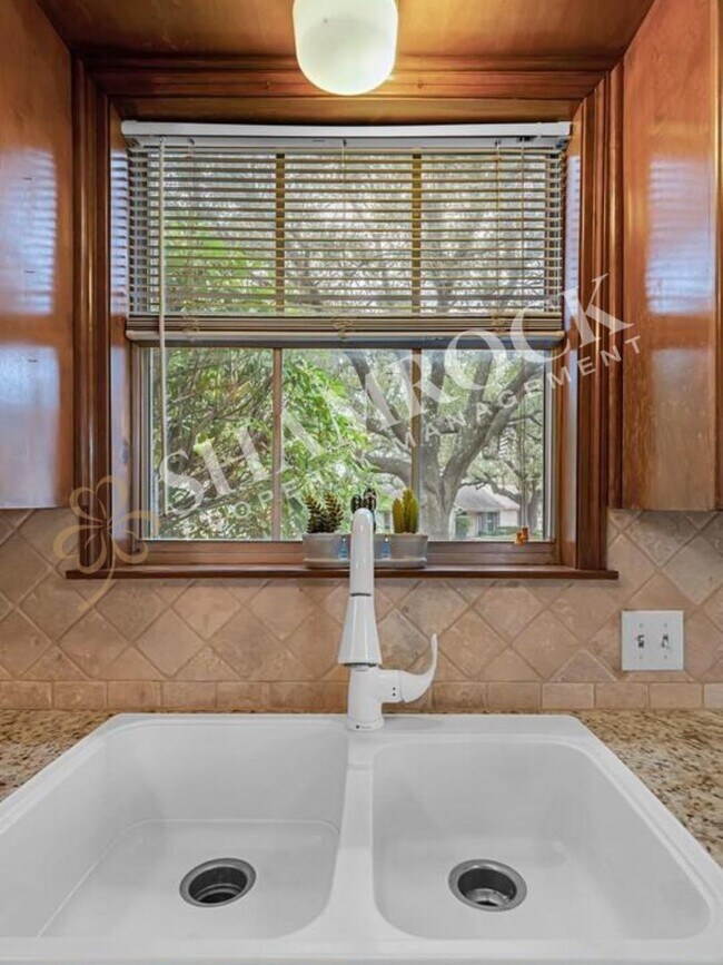 Building Photo - 4613 Westchester Dr