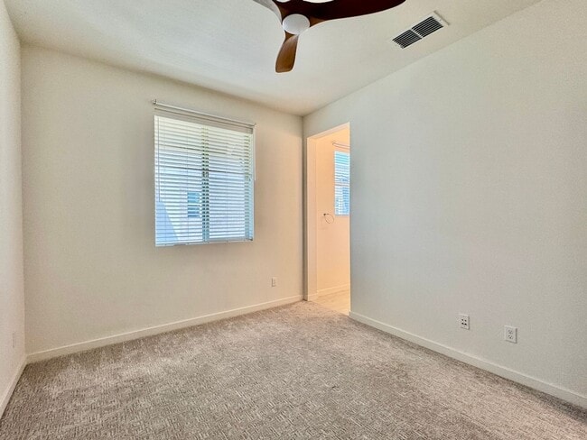 Building Photo - NEWER 2 BED, 2.5. BATH TOWNHOME IN BROADWAY AREA OF SACRAMENTO